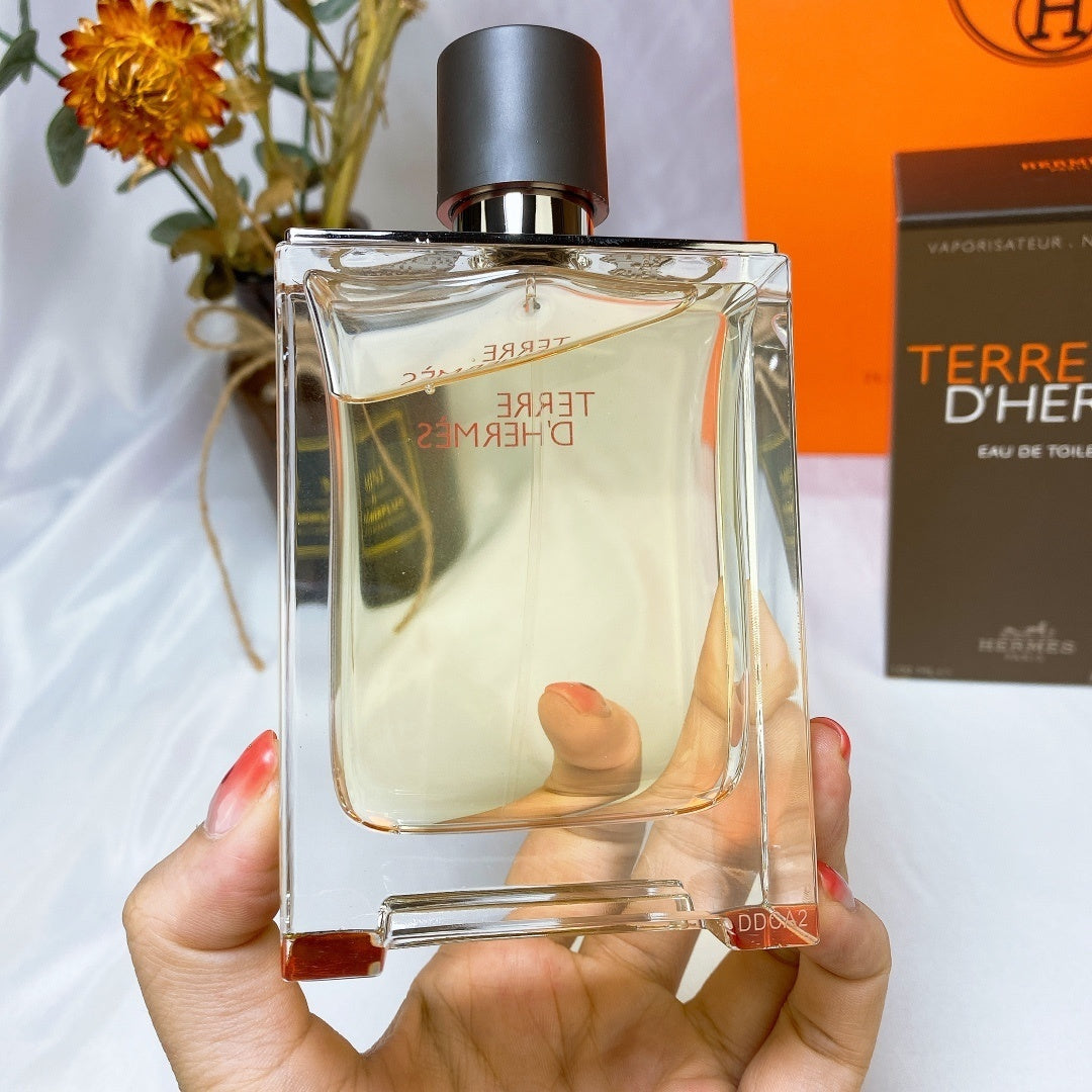 Terre d’Hermès Eau de Toilette 100ml – Fragranza Maschile Elegante e Legnosa