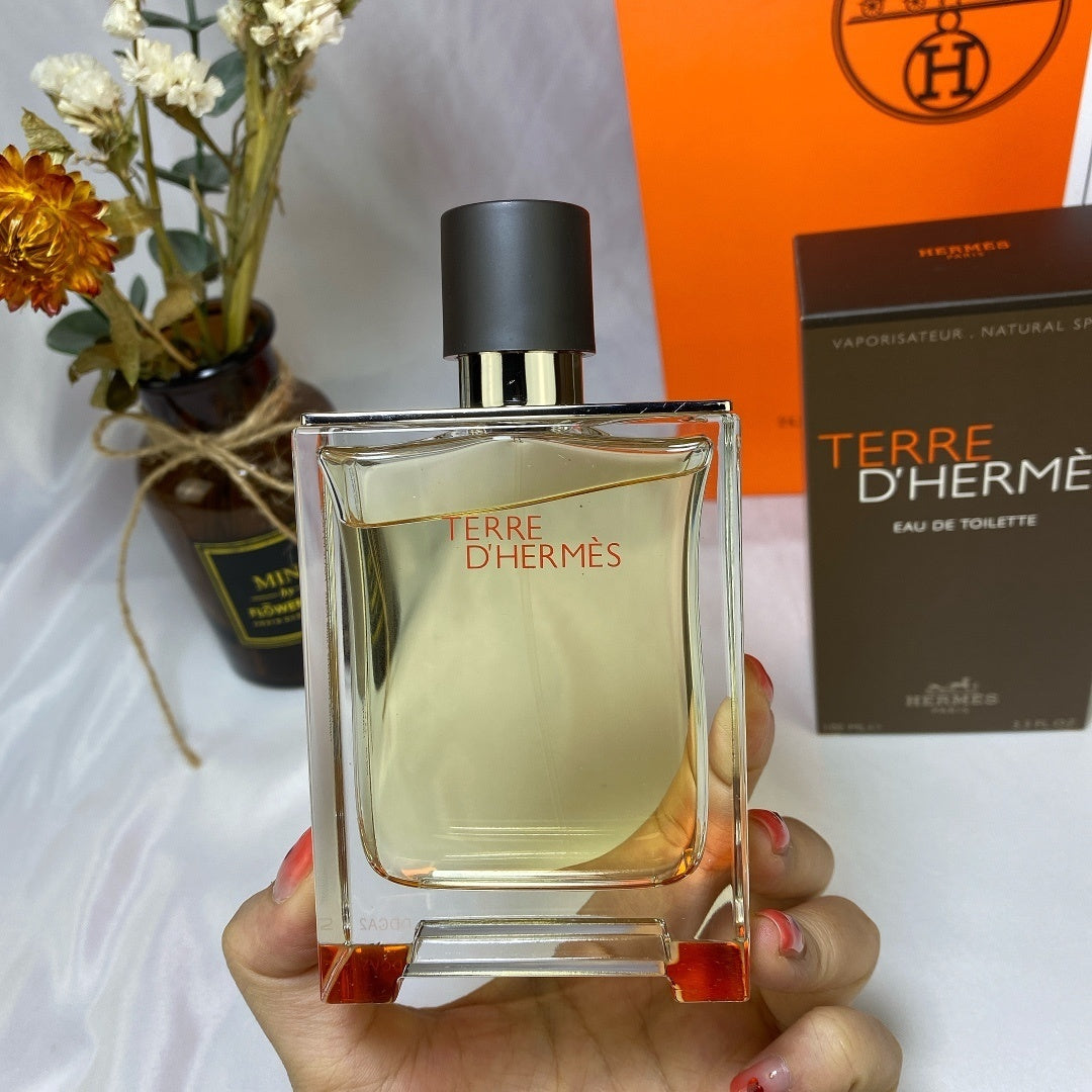 Terre d’Hermès Eau de Toilette 100ml – Fragranza Maschile Elegante e Legnosa