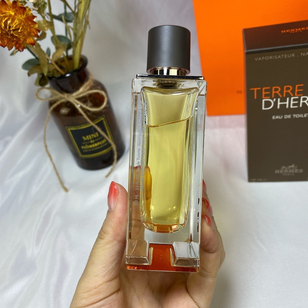 Terre d’Hermès Eau de Toilette 100ml – Fragranza Maschile Elegante e Legnosa