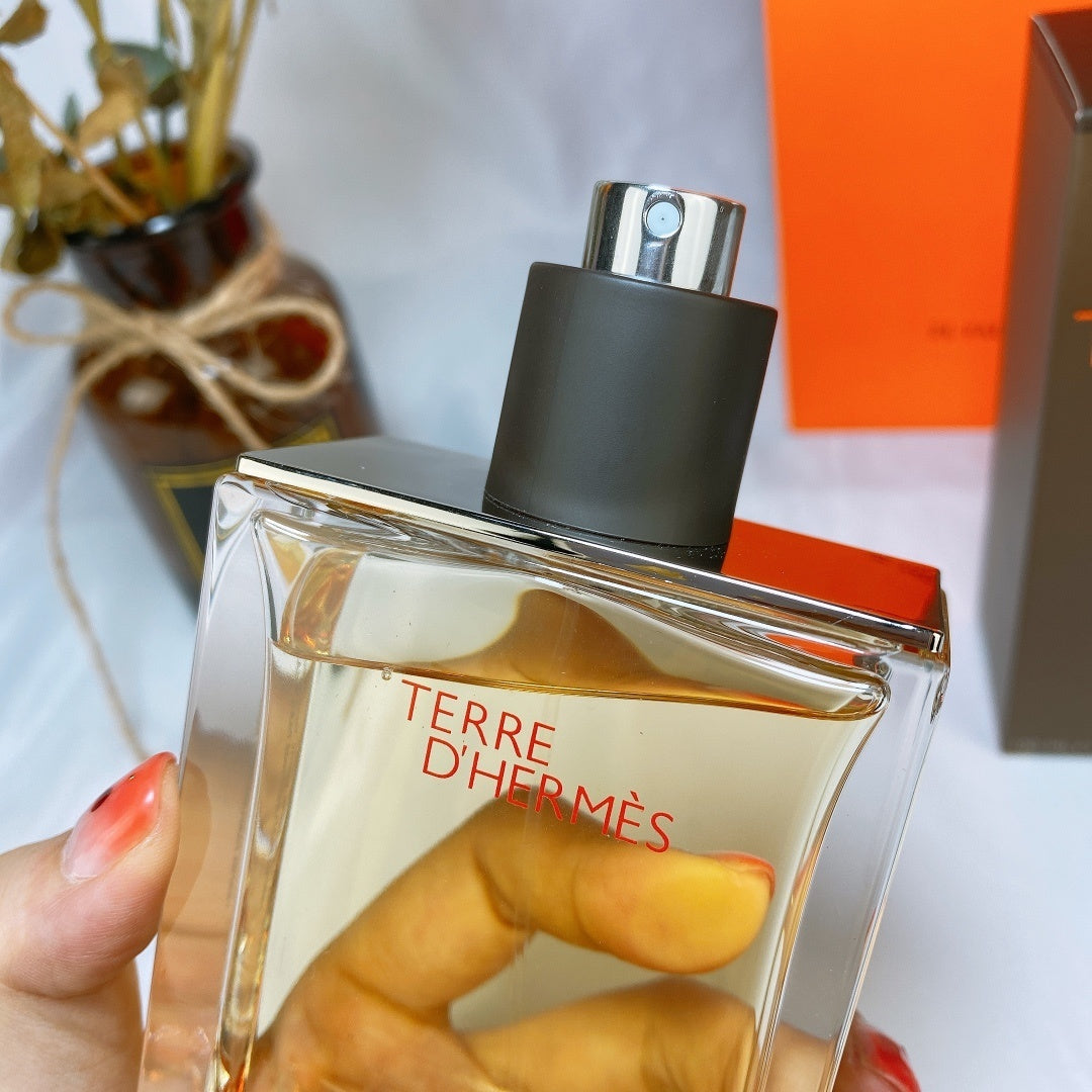 Terre d’Hermès Eau de Toilette 100ml – Fragranza Maschile Elegante e Legnosa