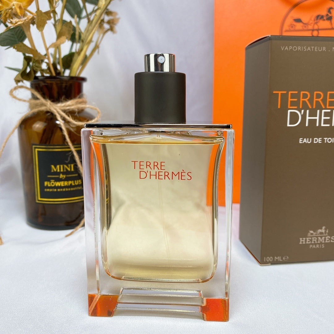 Terre d’Hermès Eau de Toilette 100ml – Fragranza Maschile Elegante e Legnosa